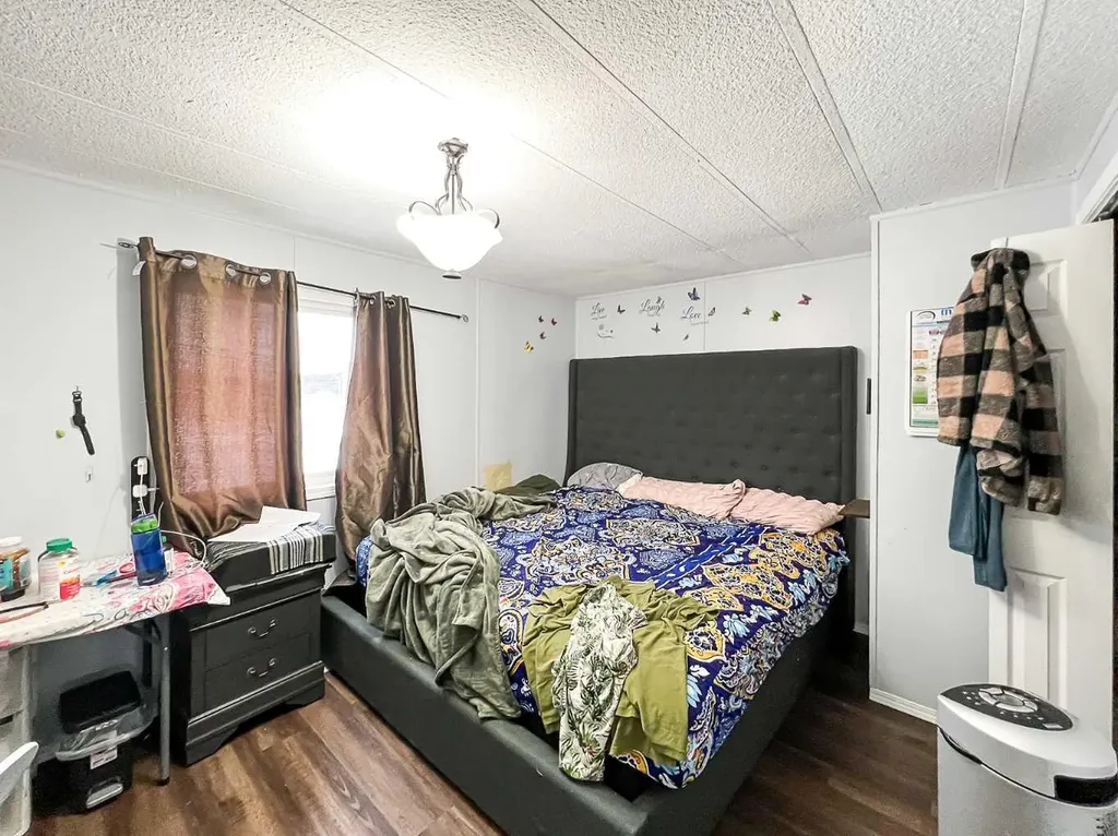 4919 1 Street Donnelly AB T0H 1G0