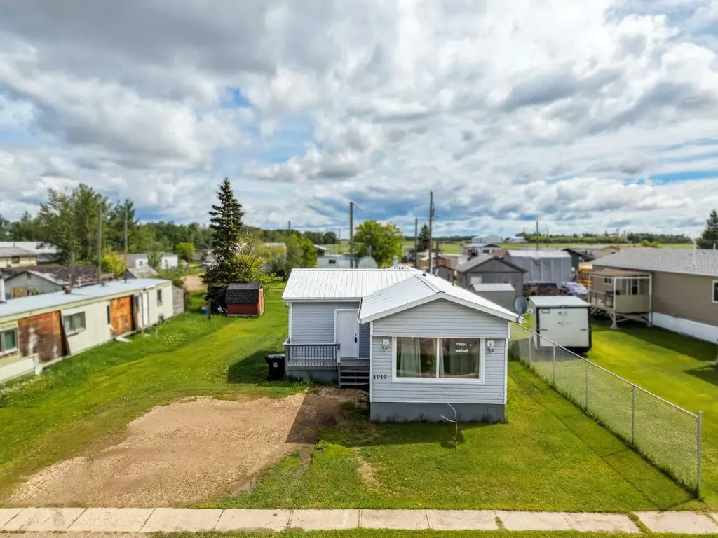 4919 1 Street Donnelly AB T0H 1G0