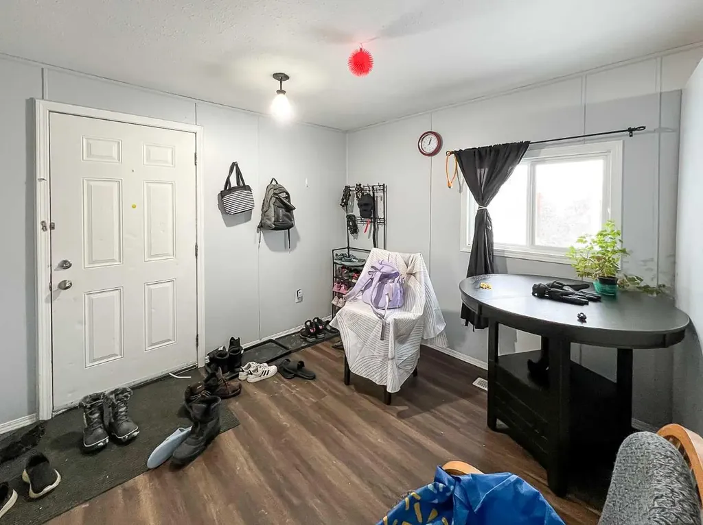 4919 1 Street Donnelly AB T0H 1G0