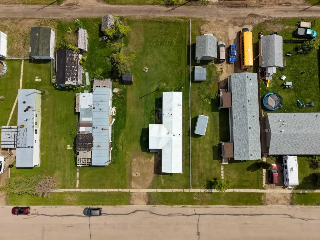 4919 1 Street Donnelly AB T0H 1G0