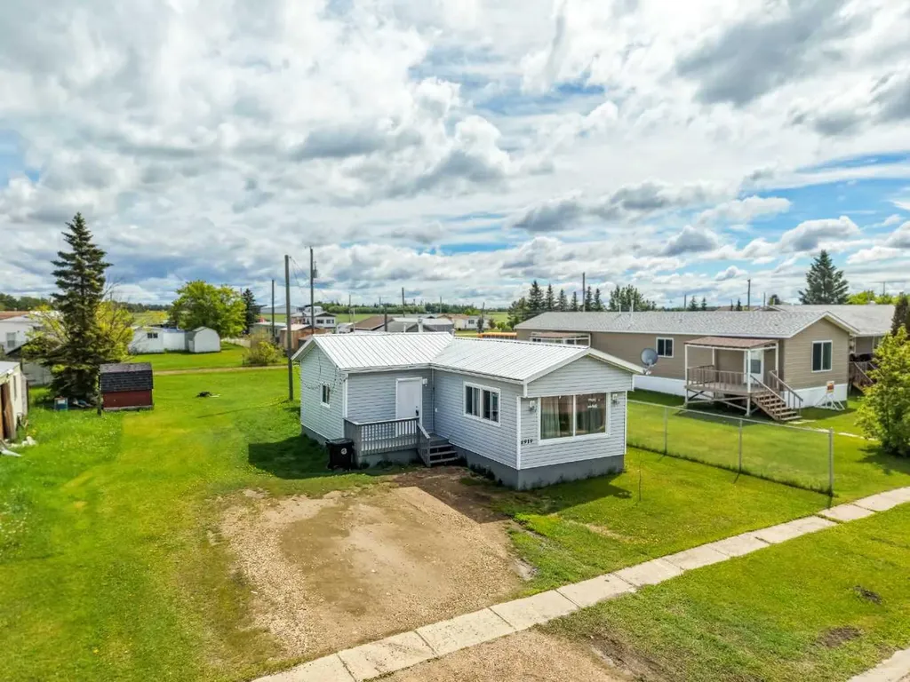 4919 1 Street Donnelly AB T0H 1G0