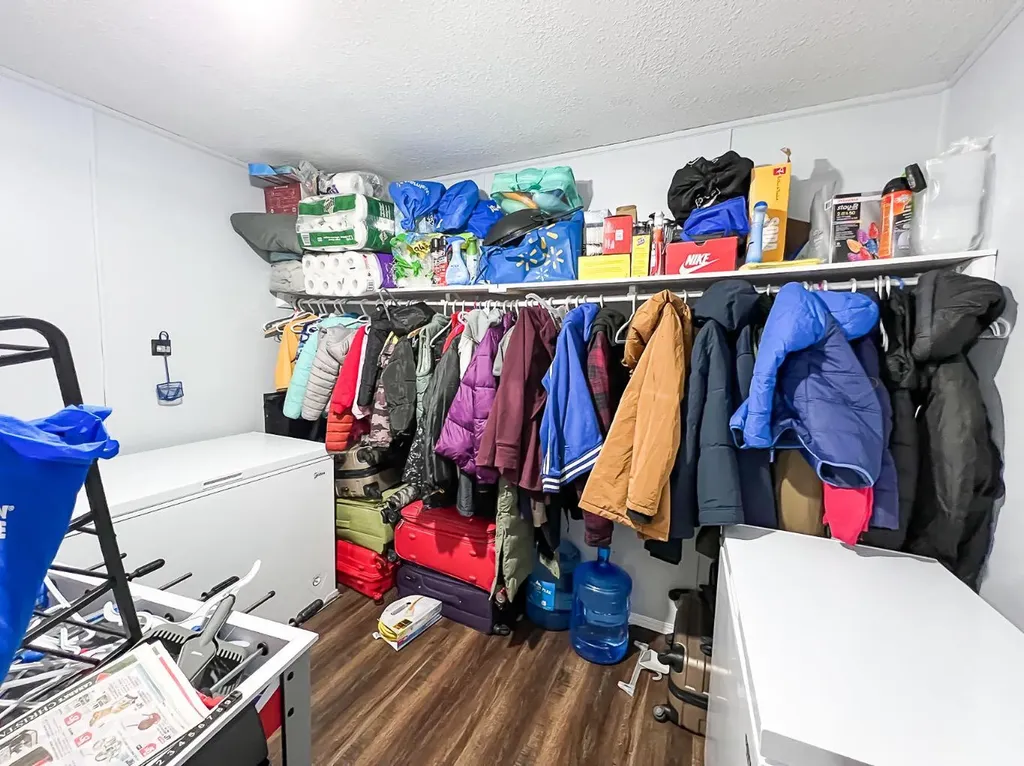 4919 1 Street Donnelly AB T0H 1G0