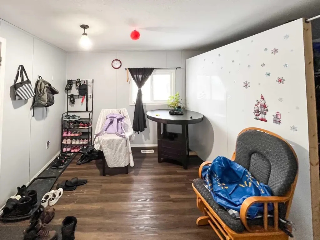 4919 1 Street Donnelly AB T0H 1G0