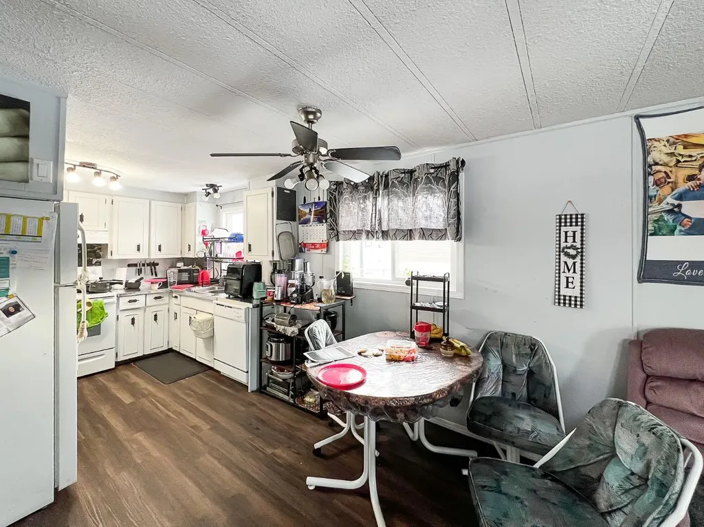 4919 1 Street Donnelly AB T0H 1G0