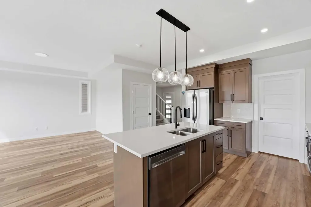 117 Crestview Boulevard Sylvan Lake AB T4S0V8