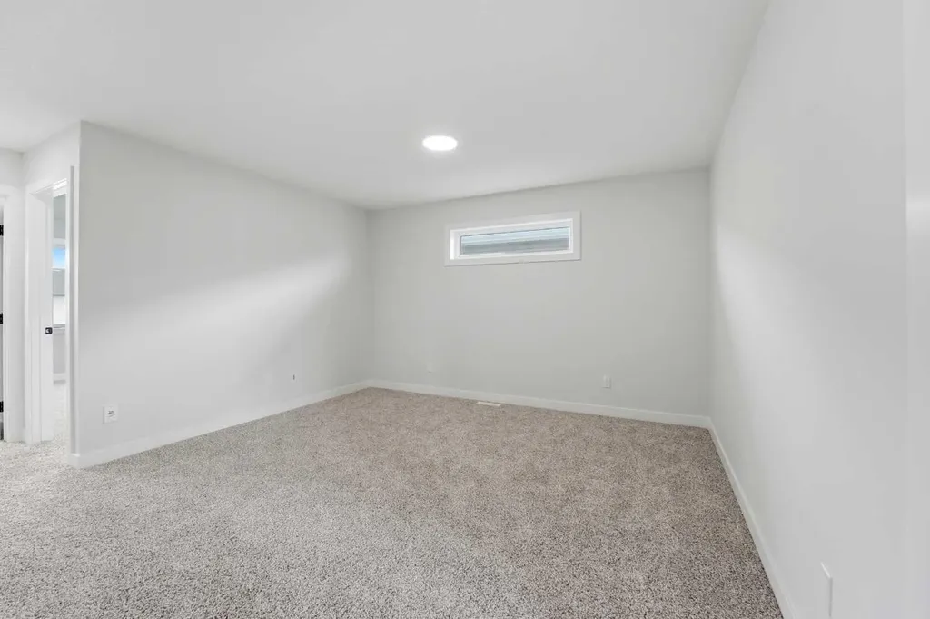 117 Crestview Boulevard Sylvan Lake AB T4S0V8