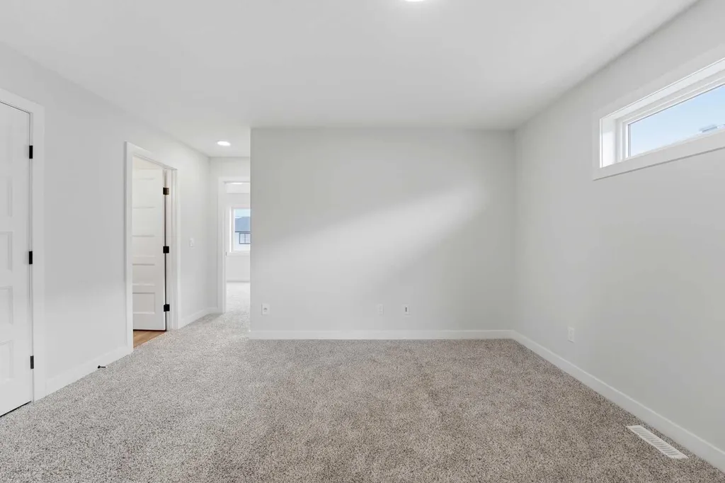 117 Crestview Boulevard Sylvan Lake AB T4S0V8