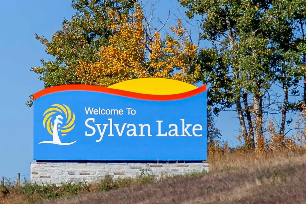 117 Crestview Boulevard Sylvan Lake AB T4S0V8