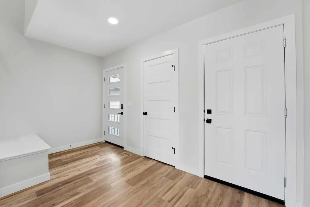 117 Crestview Boulevard Sylvan Lake AB T4S0V8