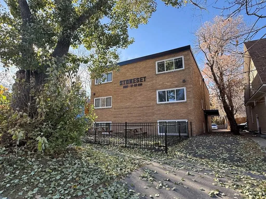 1821 17 Street SW Calgary AB T2Y 3E5