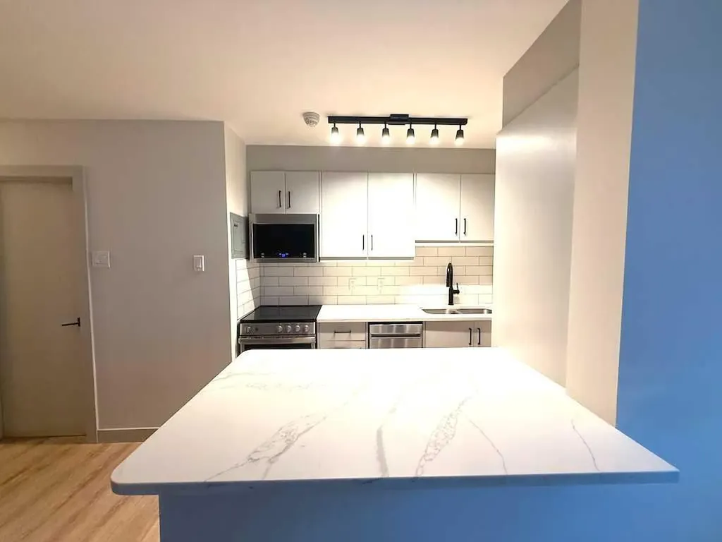 1821 17 Street SW Calgary AB T2Y 3E5