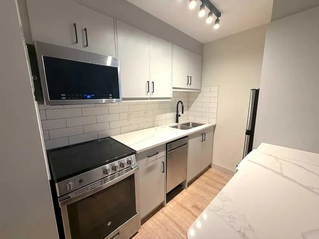 1821 17 Street SW Calgary AB T2Y 3E5