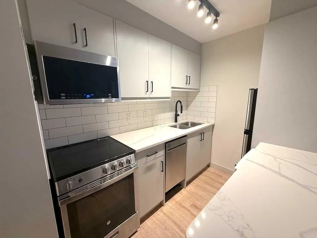 1821 17 Street SW Calgary AB T2Y 3E5