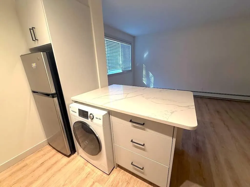 1821 17 Street SW Calgary AB T2Y 3E5