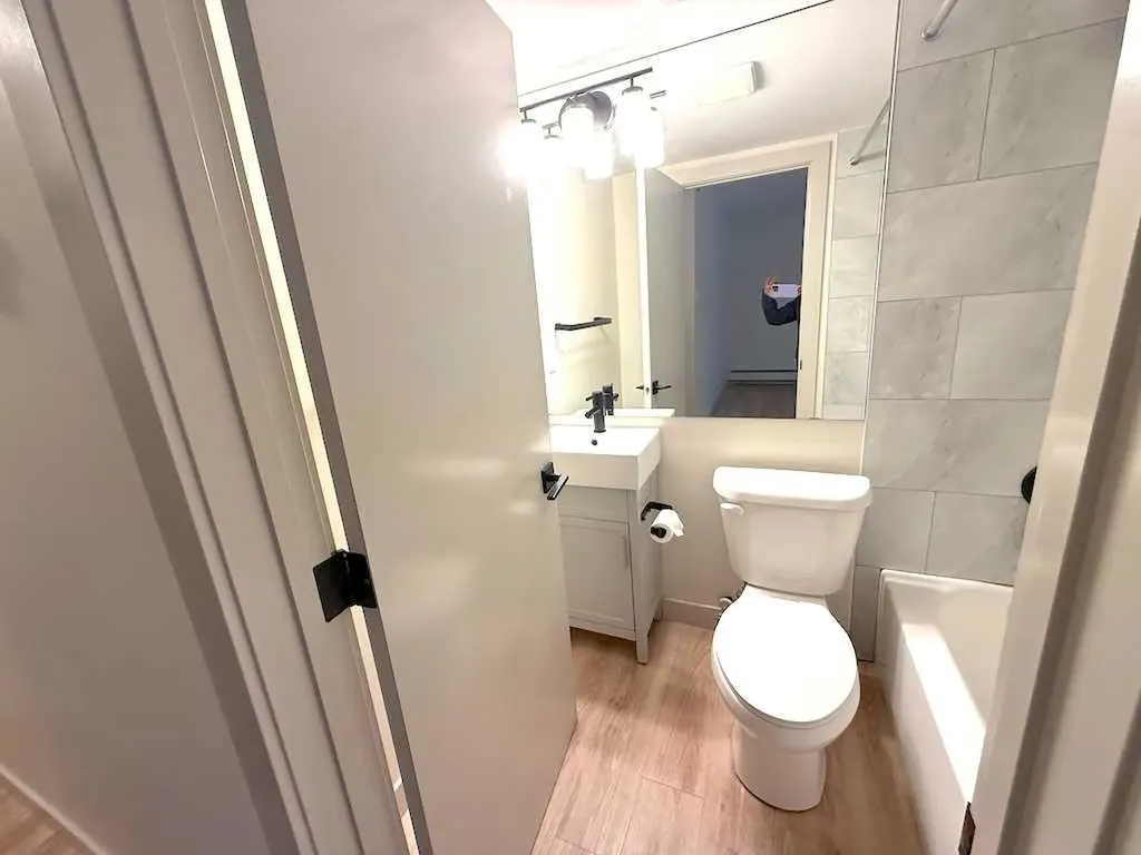 1821 17 Street SW Calgary AB T2Y 3E5