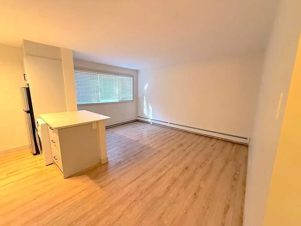 1821 17 Street SW Calgary AB T2Y 3E5