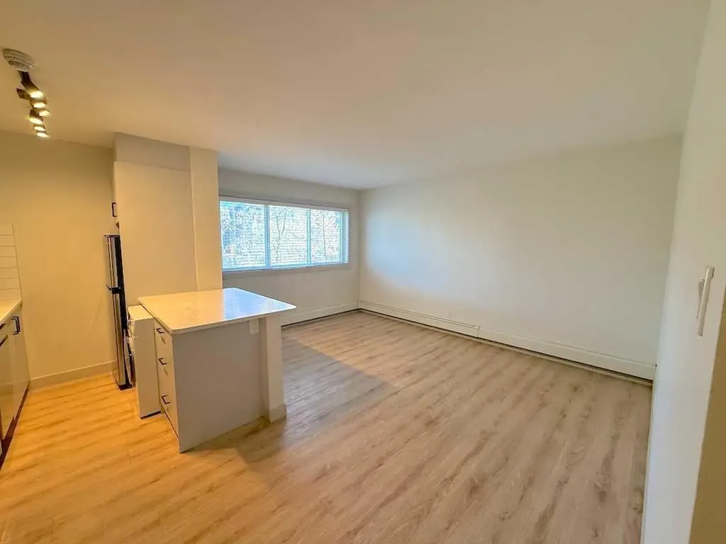 1821 17 Street SW Calgary AB T2Y 3E5