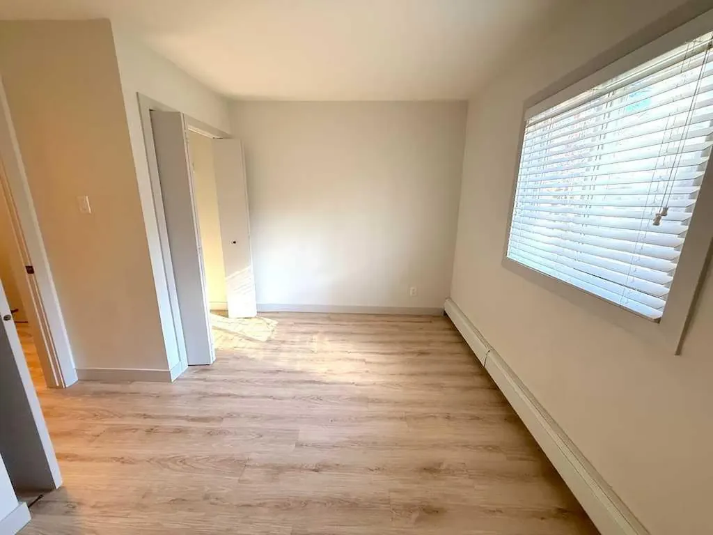 1821 17 Street SW Calgary AB T2Y 3E5