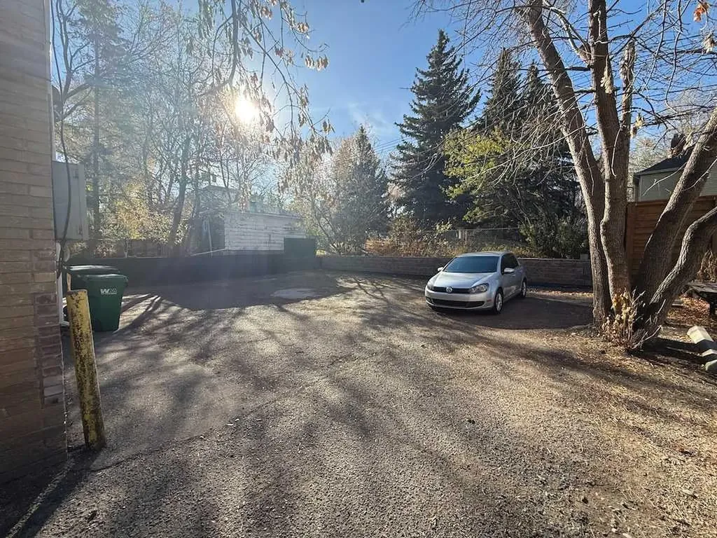 1821 17 Street SW Calgary AB T2Y 3E5