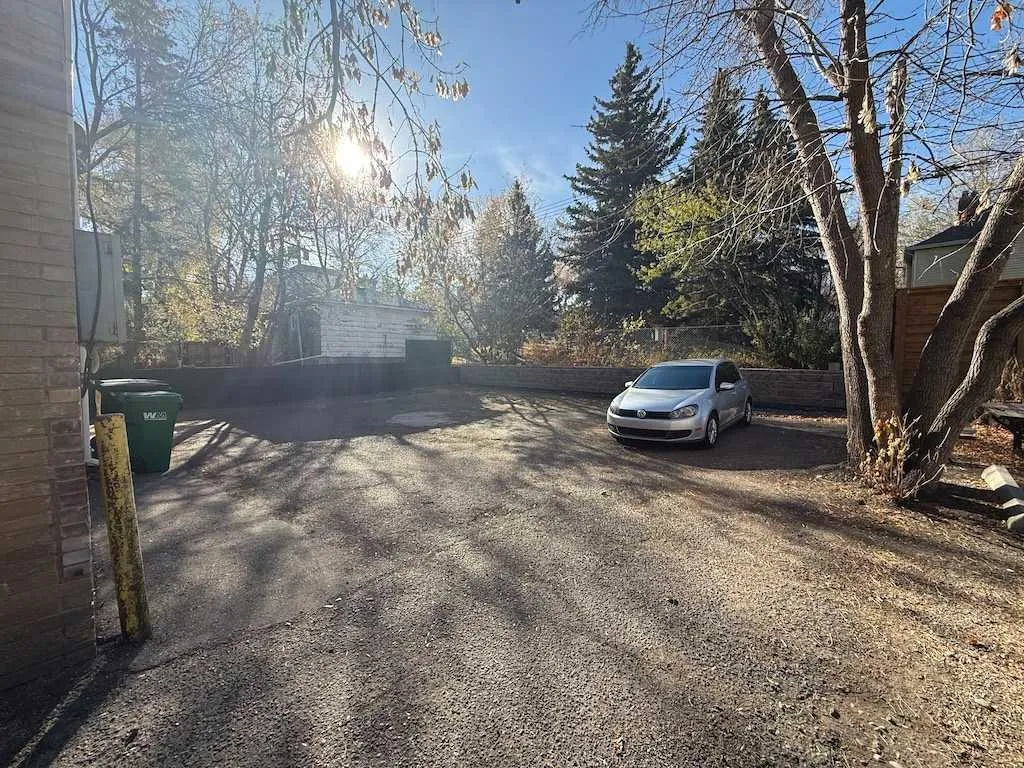 1821 17 Street SW Calgary AB T2Y 3E5