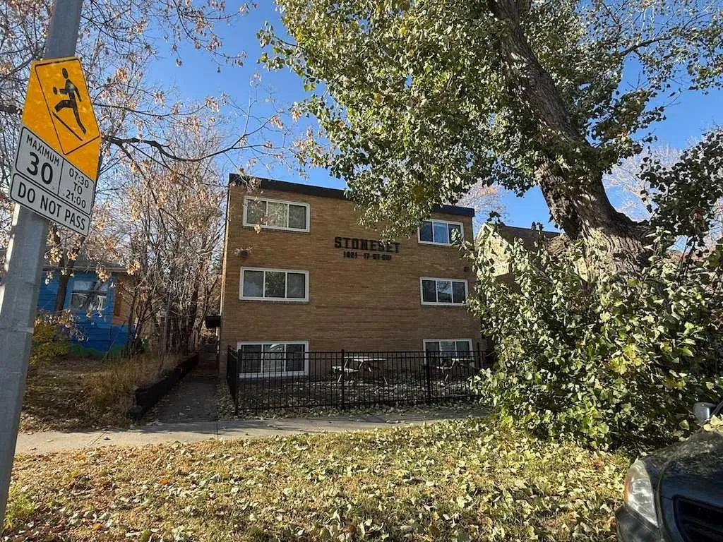 1821 17 Street SW Calgary AB T2Y 3E5