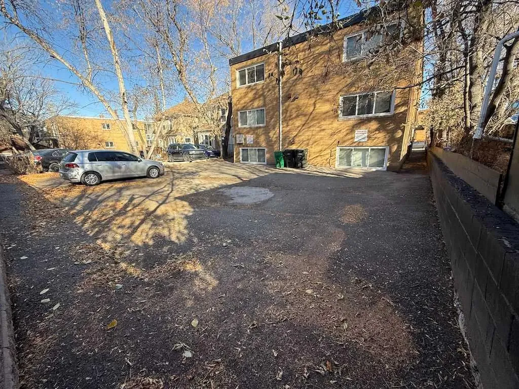 1821 17 Street SW Calgary AB T2Y 3E5