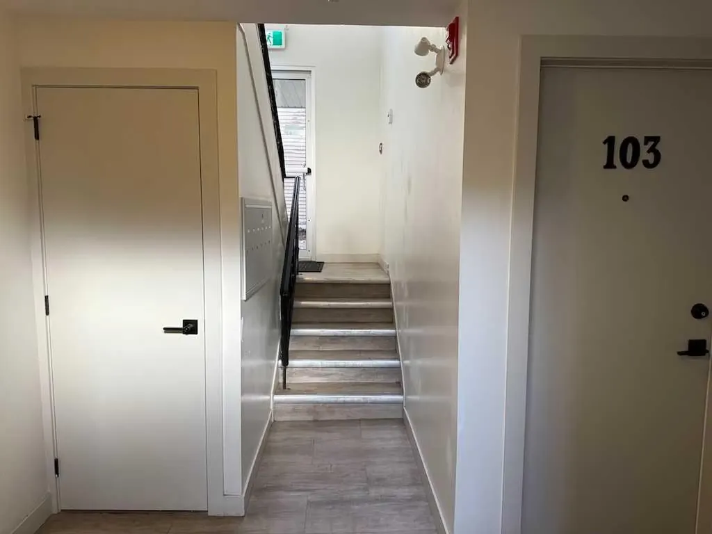 1821 17 Street SW Calgary AB T2Y 3E5