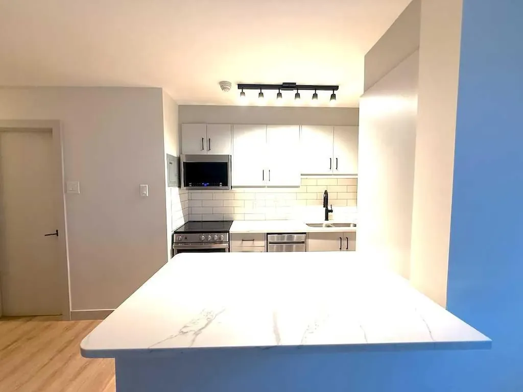 1821 17 Street SW Calgary AB T2Y 3E5