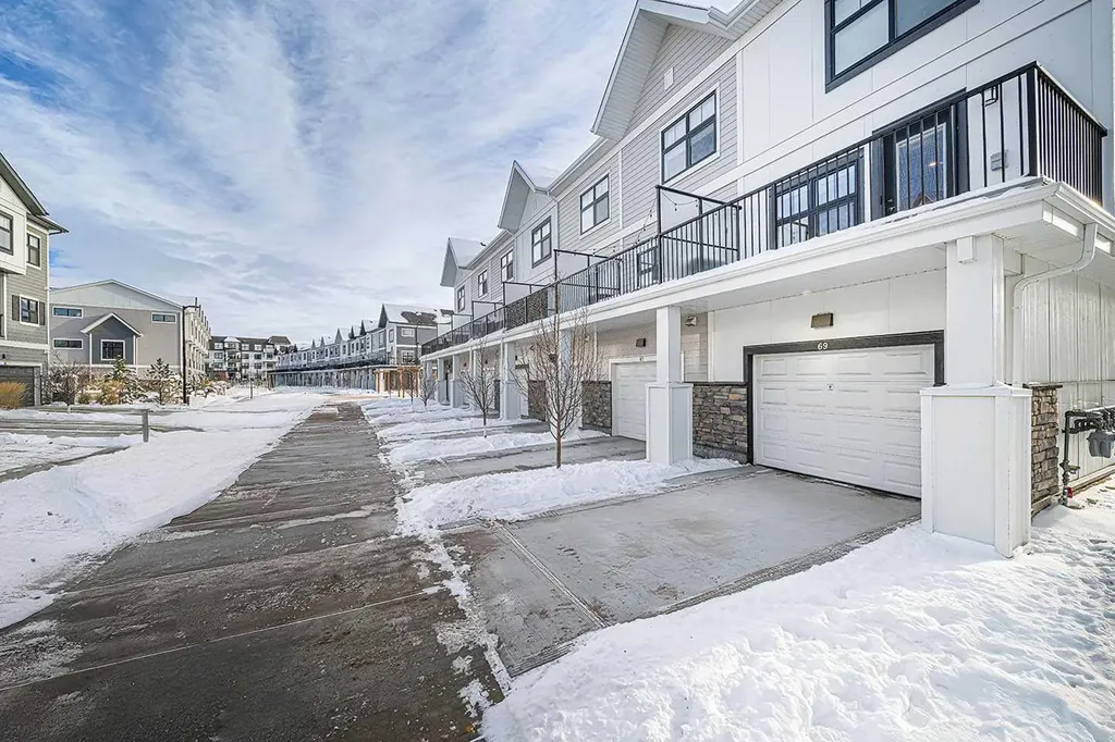69 Les Jardins Park SE Calgary AB T2C 5V3