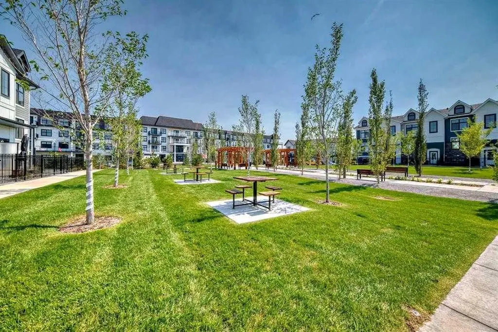 69 Les Jardins Park SE Calgary AB T2C 5V3
