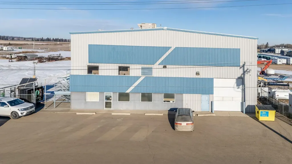 6702 & 6706 44 Avenue Ponoka AB T4J 1J8