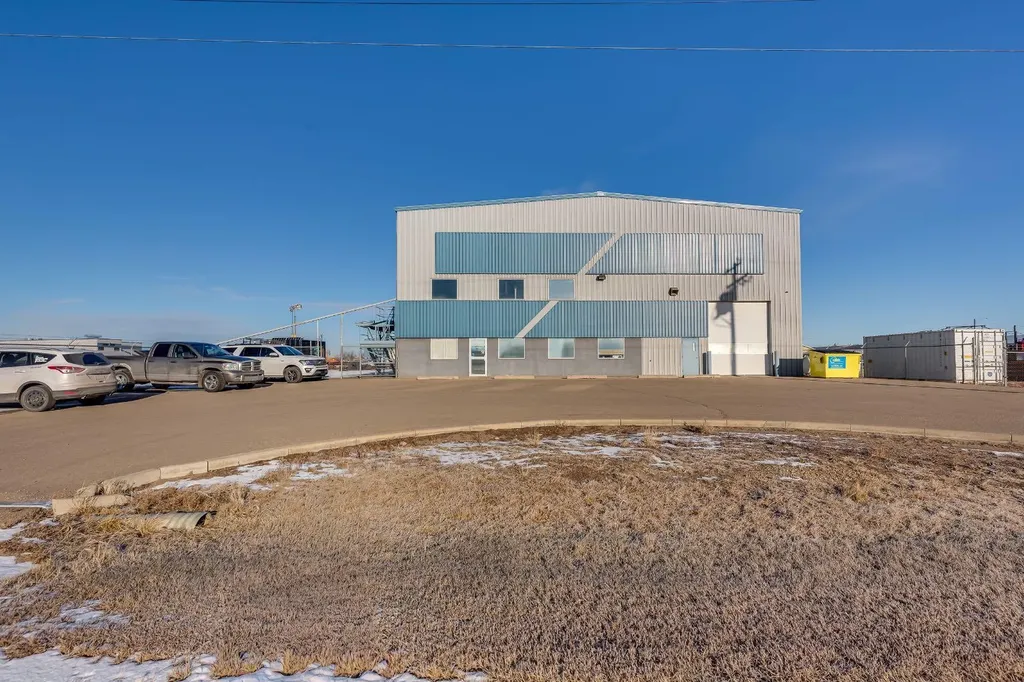 6702 & 6706 44 Avenue Ponoka AB T4J 1J8
