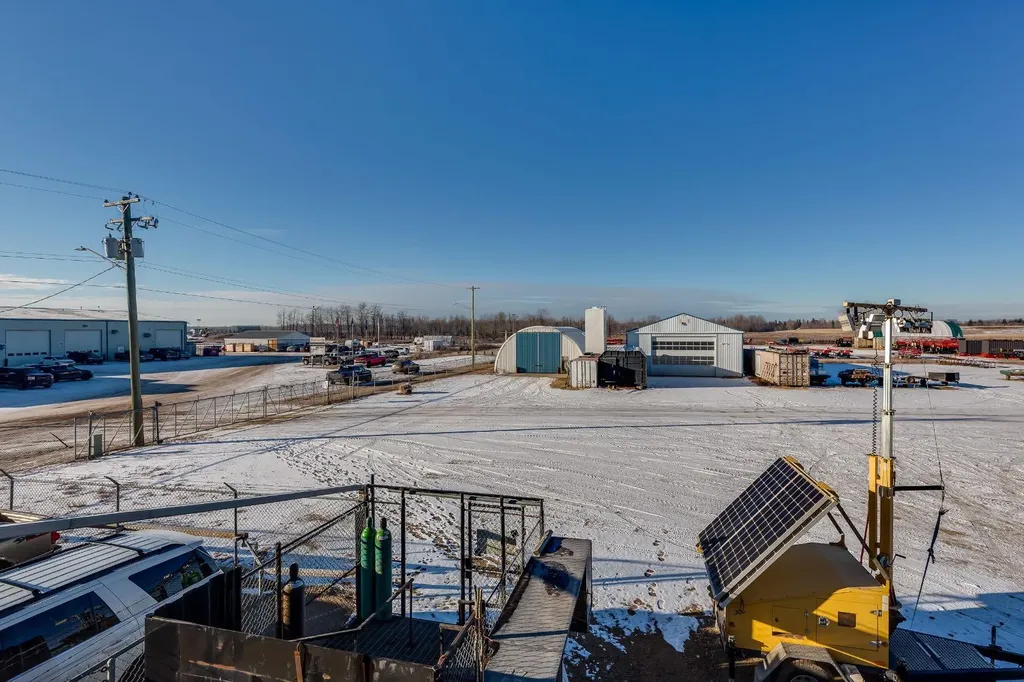 6702 & 6706 44 Avenue Ponoka AB T4J 1J8