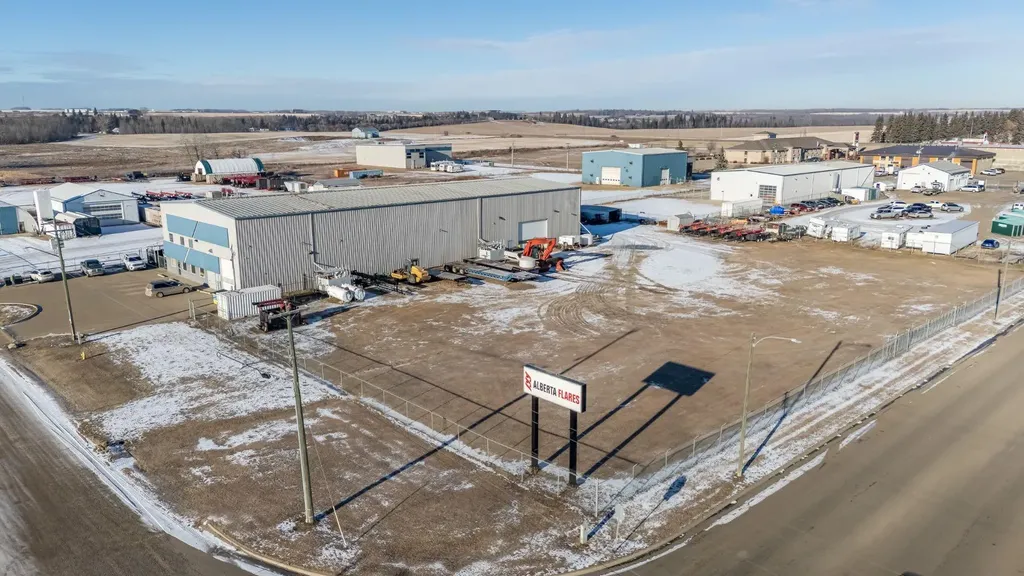 6702 & 6706 44 Avenue Ponoka AB T4J 1J8