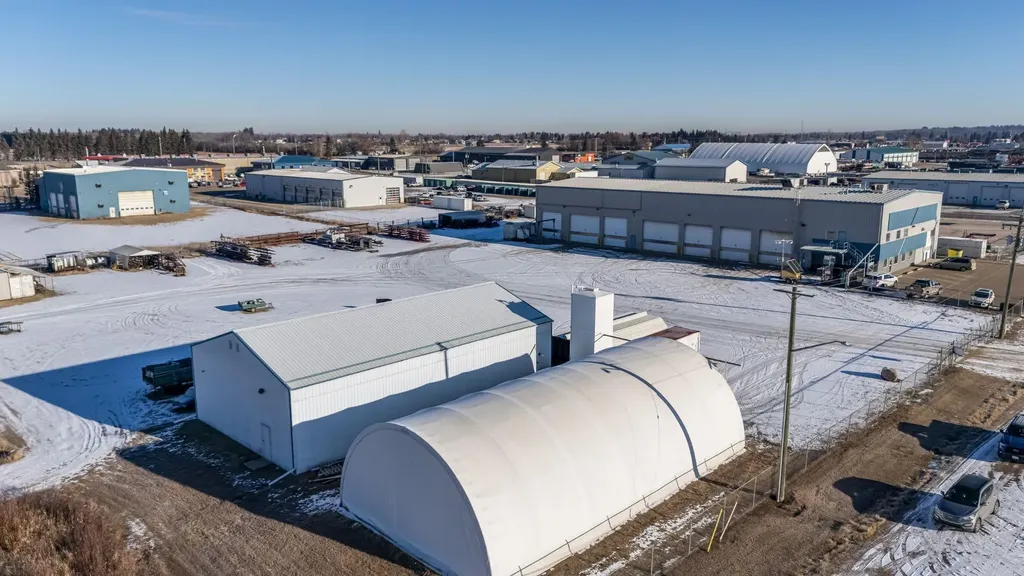 6702 & 6706 44 Avenue Ponoka AB T4J 1J8
