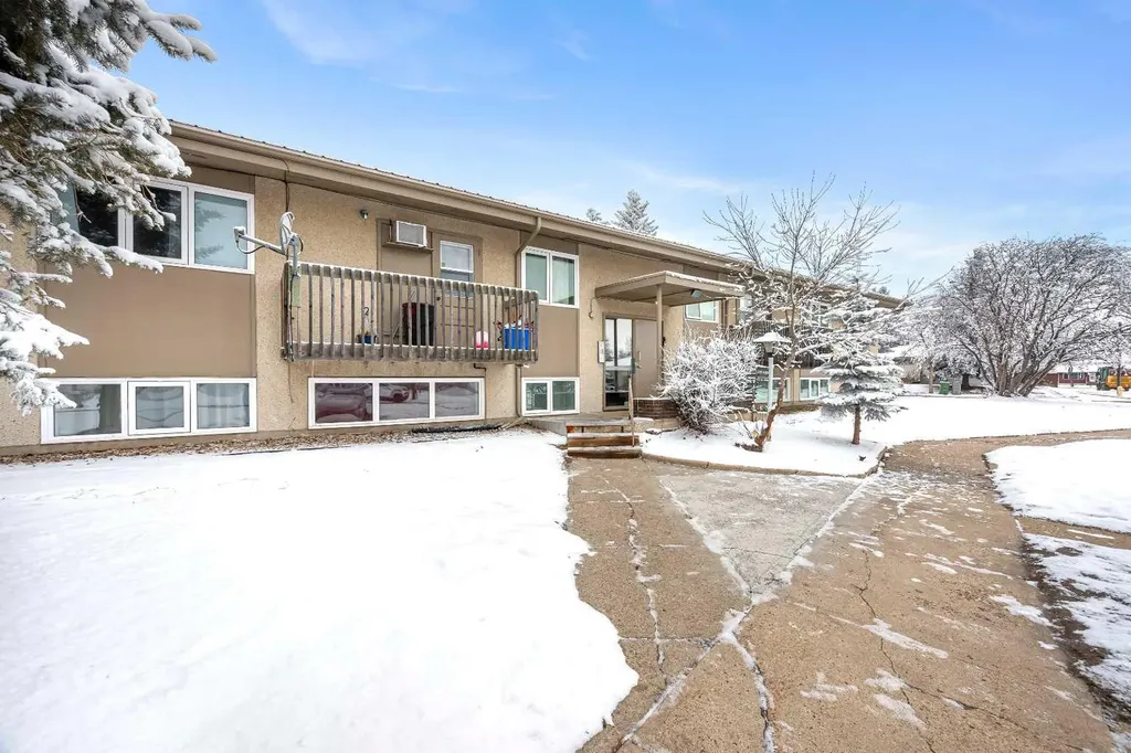 4504 56a Avenue Lloydminster AB T9V 1A1
