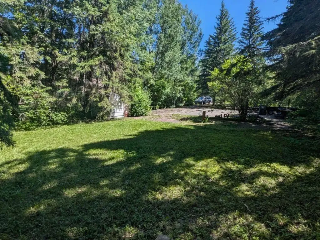 5 Hummingbird Lane Half Moon Bay AB T4S 1S1