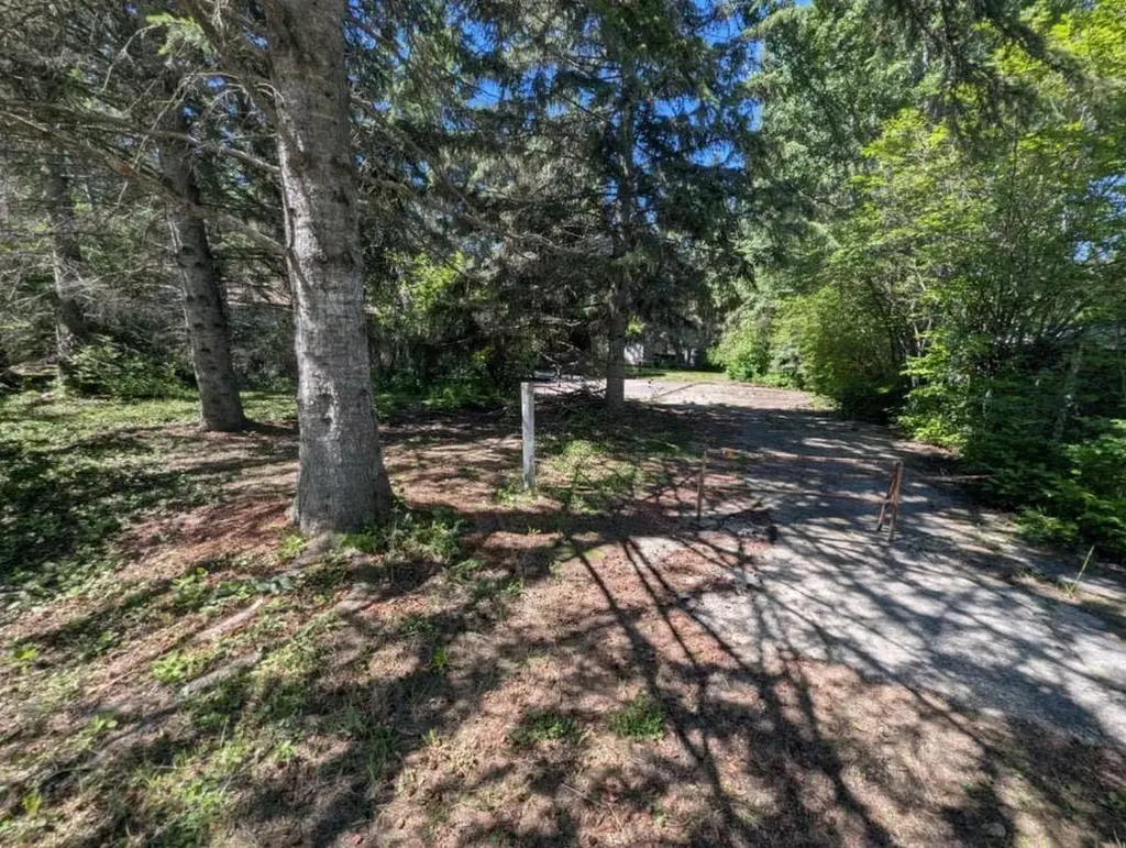 5 Hummingbird Lane Half Moon Bay AB T4S 1S1