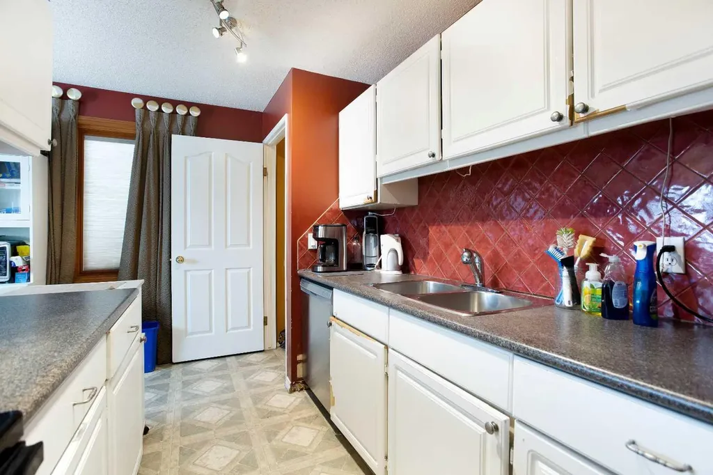 11 Ridgebrook Drive SW Airdrie AB T4B 1A9