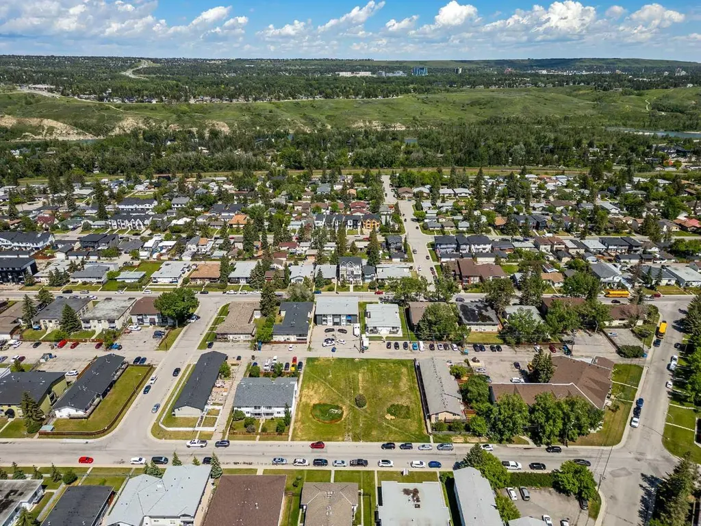 4320 75 Street NW Calgary AB T3K 2P7