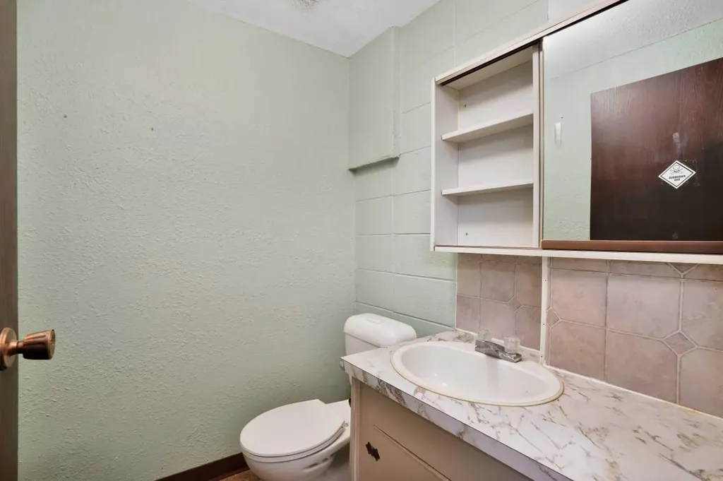 4407 45a Avenue Rocky Mountain House AB T4T 1B2