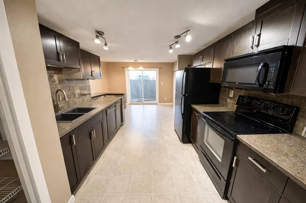 189 Silkstone Road W Lethbridge AB T1J4J9