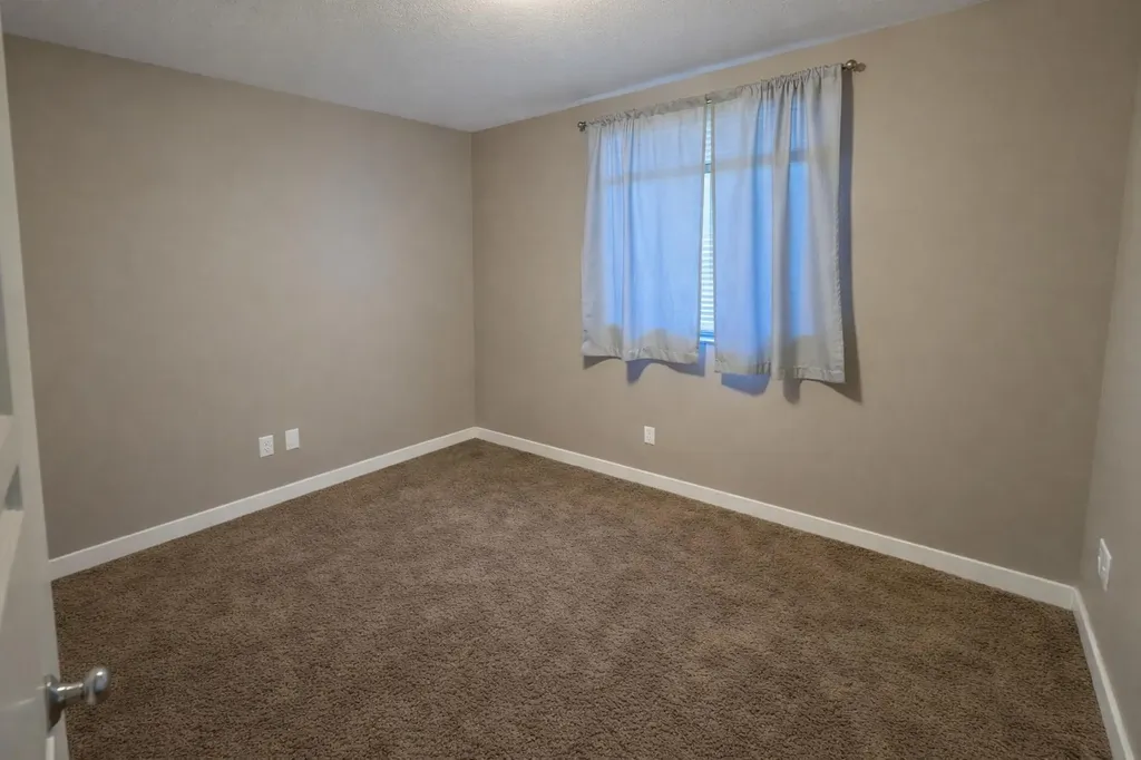 189 Silkstone Road W Lethbridge AB T1J4J9