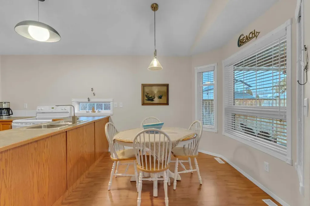5003 36 Street Sylvan Lake AB T4S 1B2
