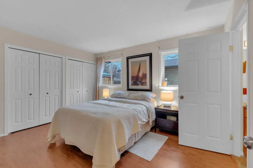 5003 36 Street Sylvan Lake AB T4S 1B2