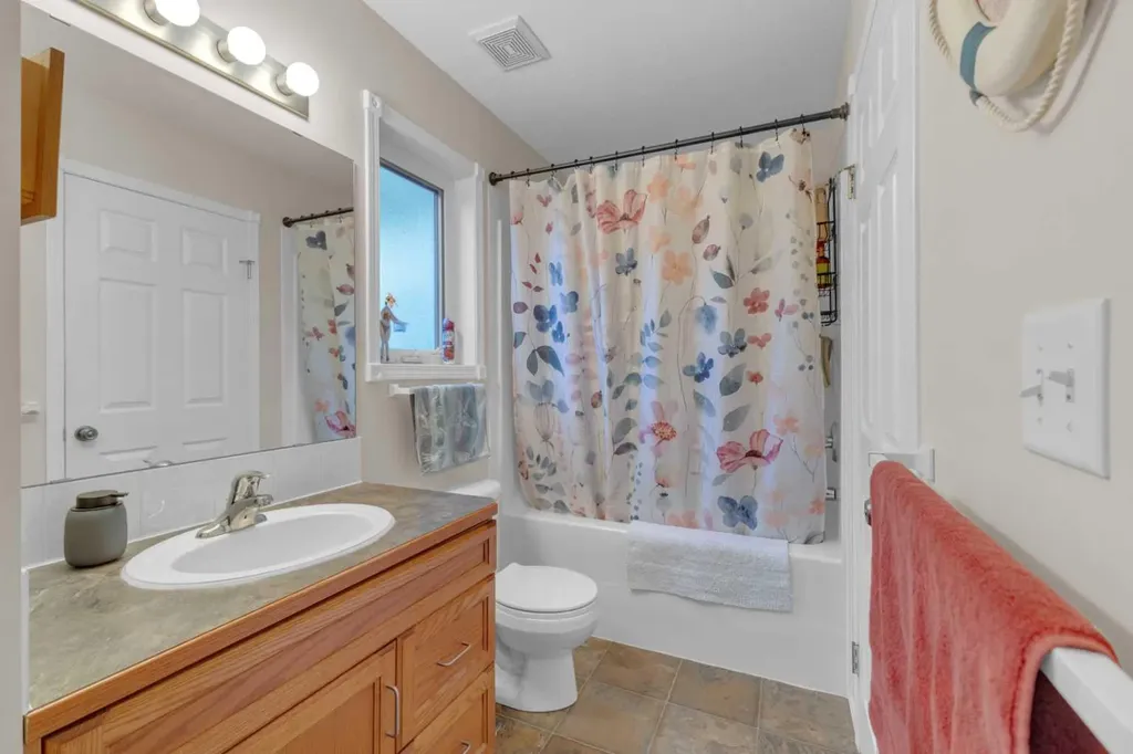 5003 36 Street Sylvan Lake AB T4S 1B2