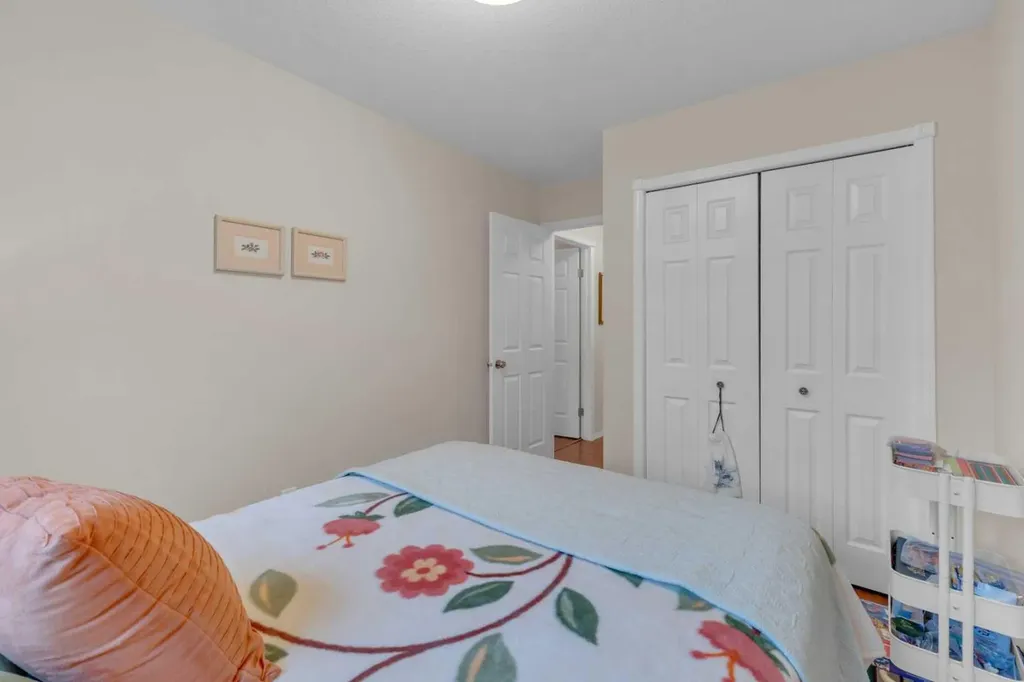 5003 36 Street Sylvan Lake AB T4S 1B2