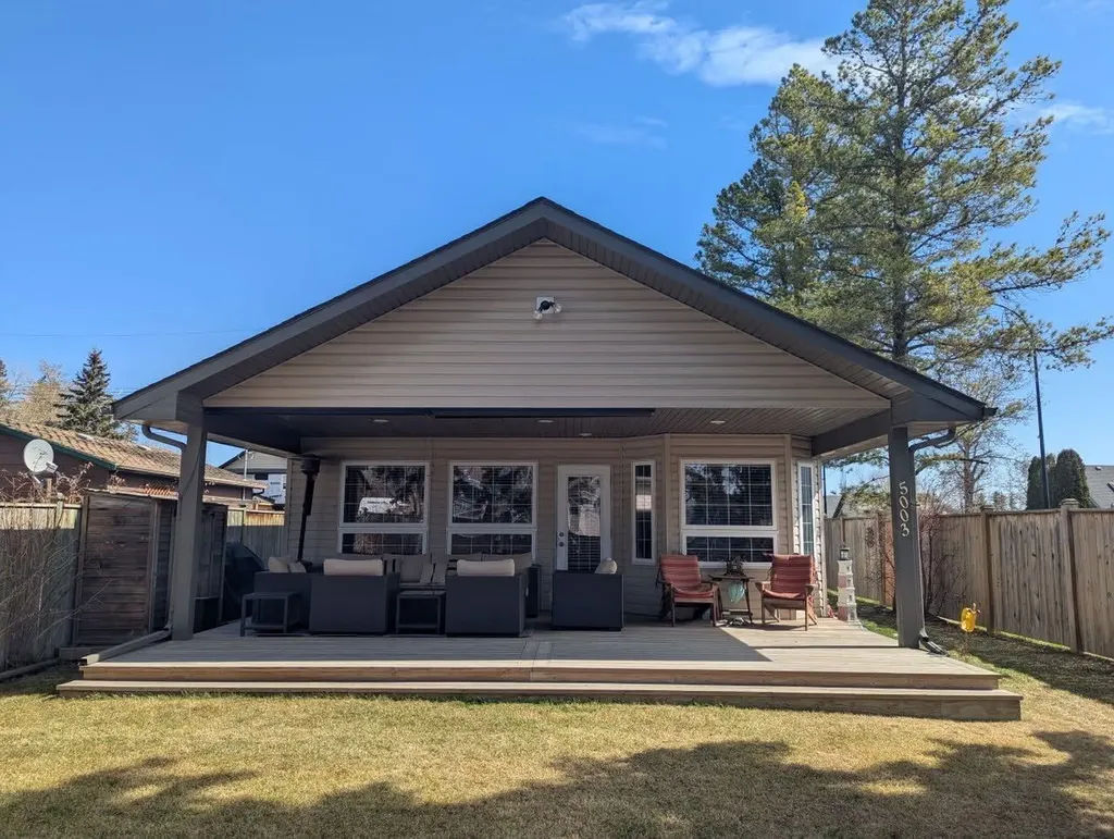 5003 36 Street Sylvan Lake AB T4S 1B2
