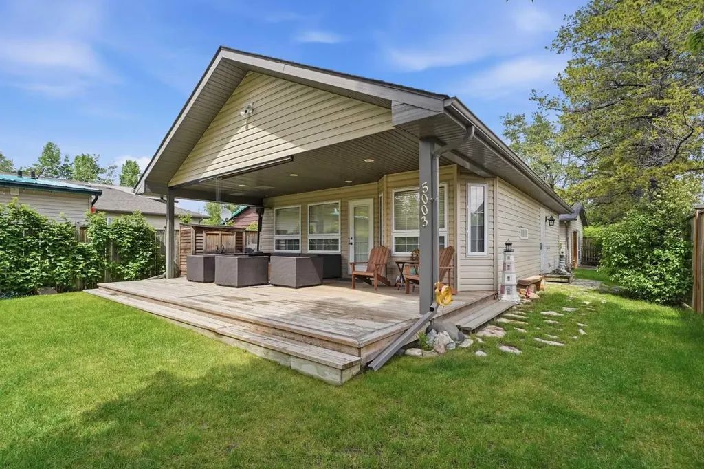 5003 36 Street Sylvan Lake AB T4S 1B2