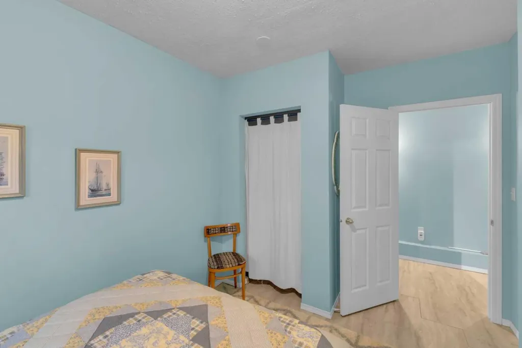 5003 36 Street Sylvan Lake AB T4S 1B2